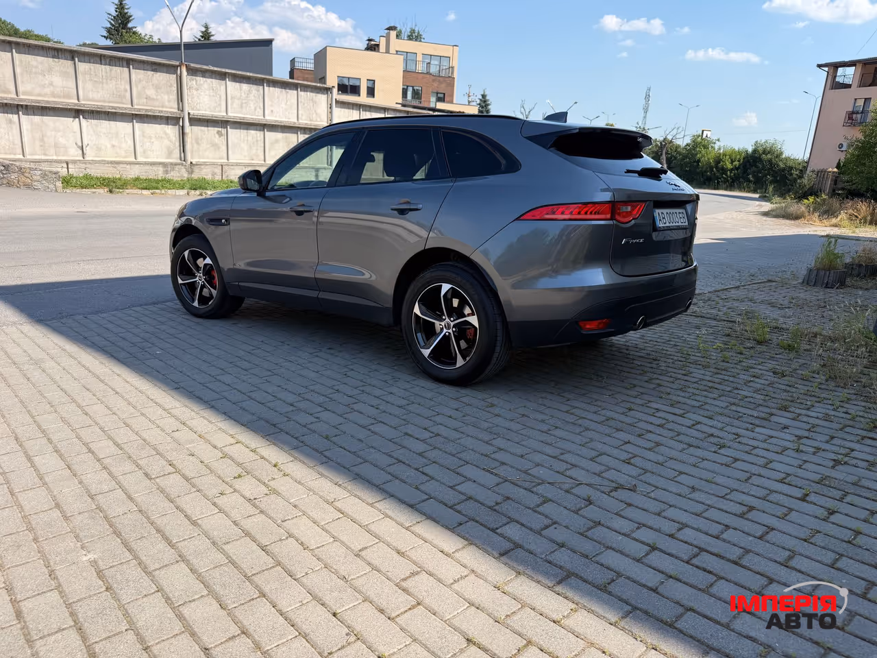 Jaguar F-Pace - фото 10