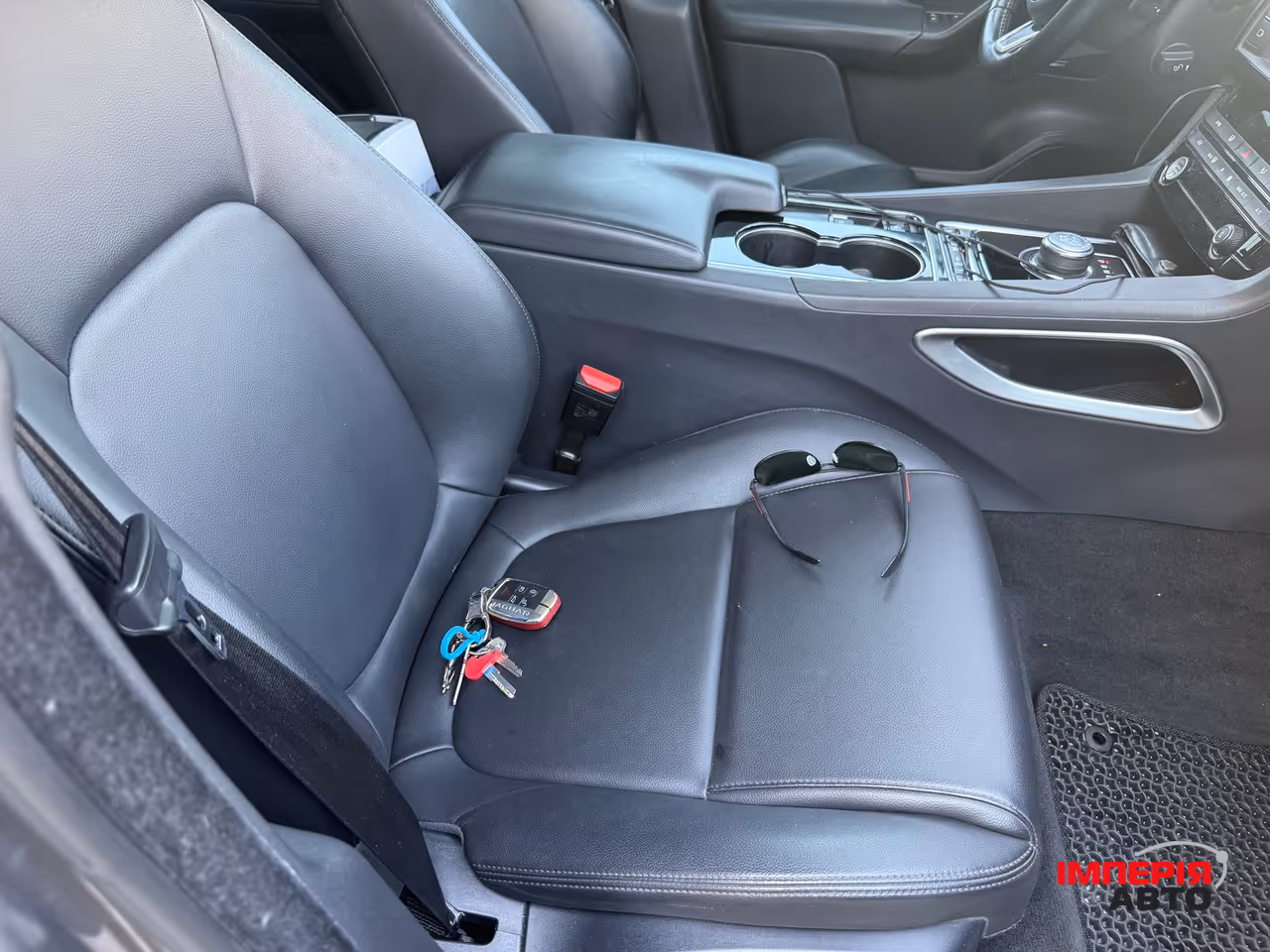 Jaguar F-Pace - фото 21