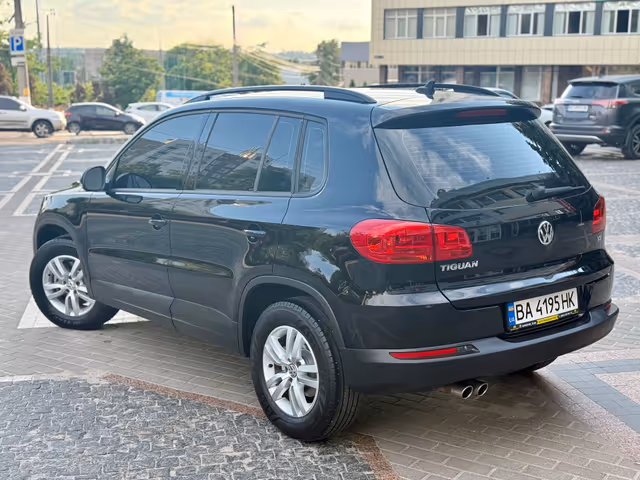 Volkswagen Tiguan - фото 4