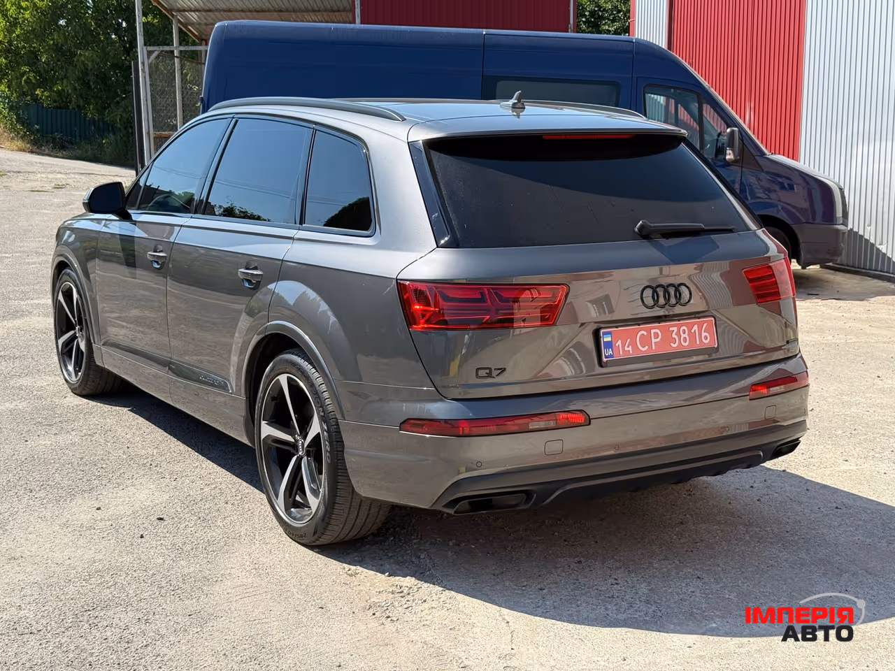Audi Q7 - фото 8