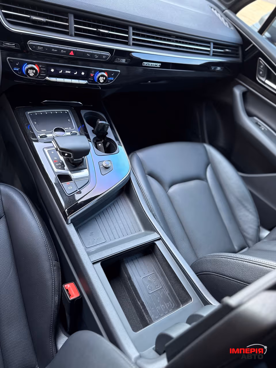 Audi Q7 - фото 25