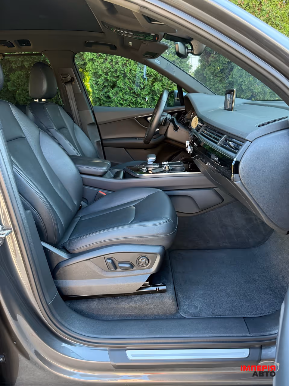 Audi Q7 - фото 19