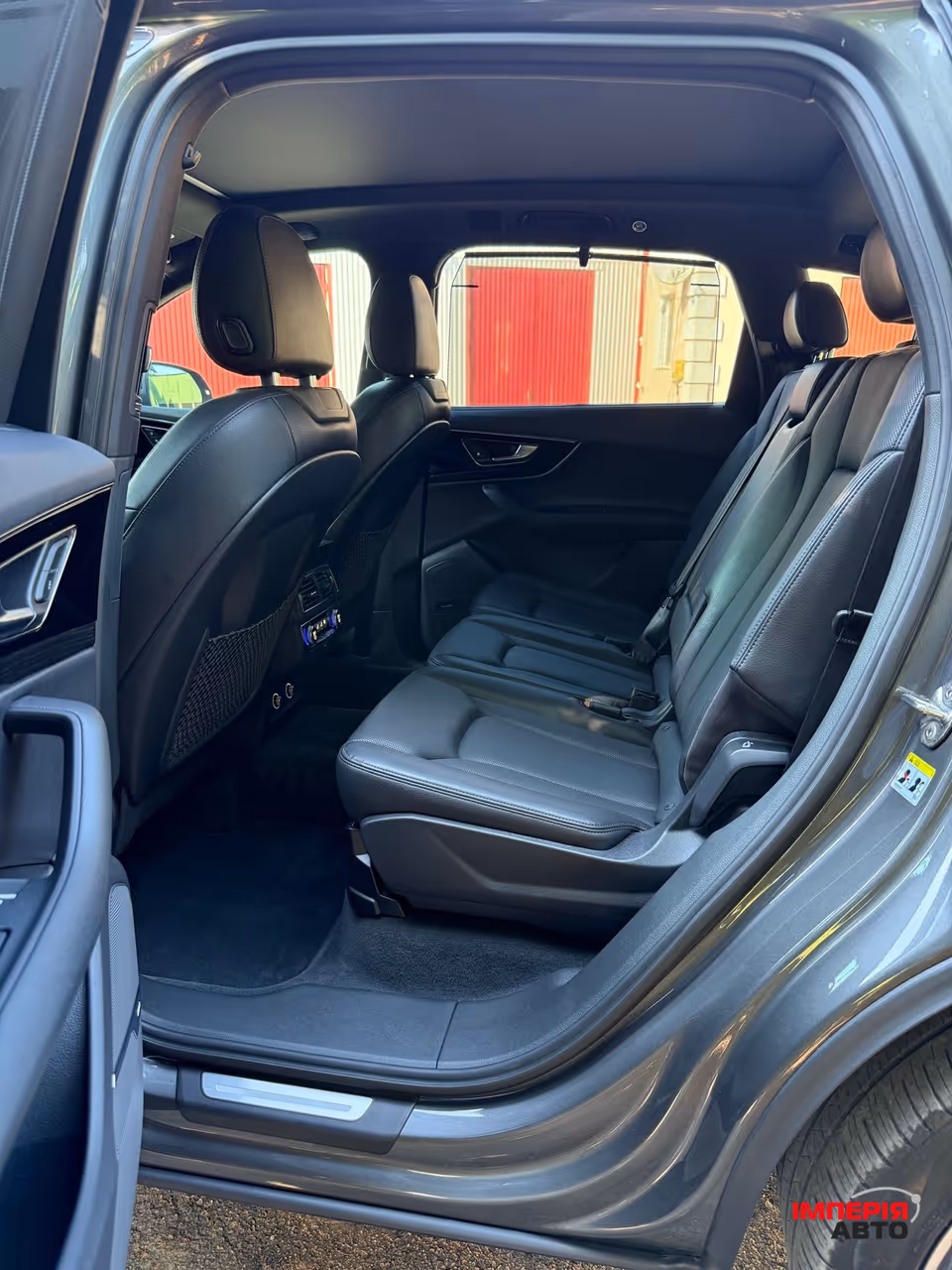 Audi Q7 - фото 17