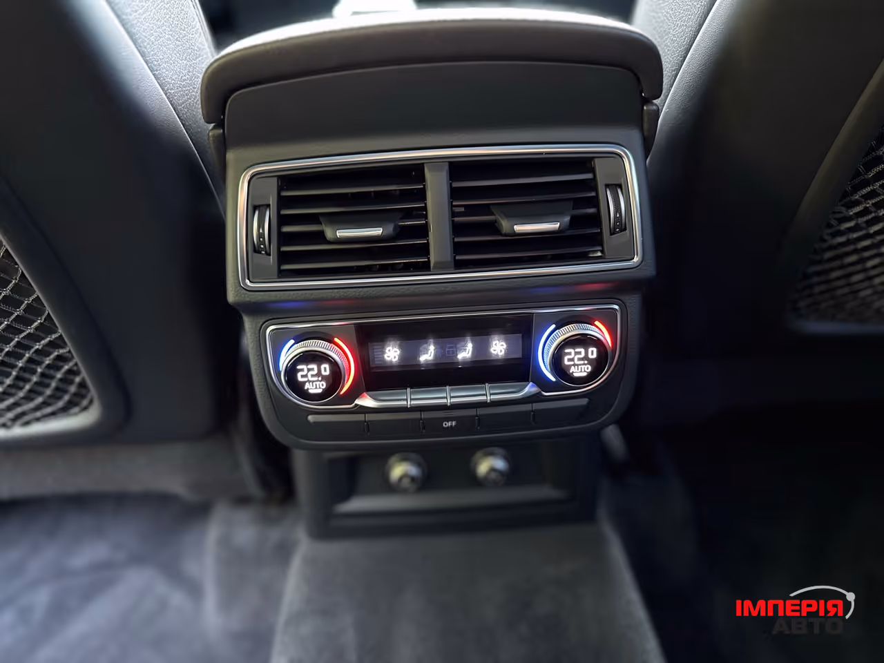 Audi Q7 - фото 27