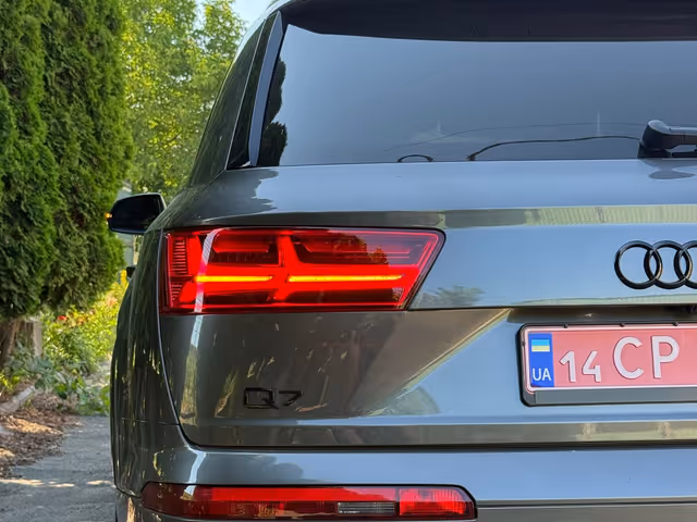 Audi Q7 - фото 5