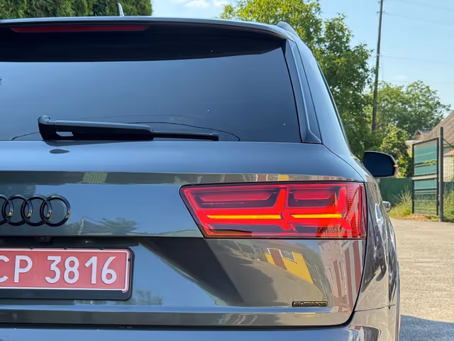 Audi Q7 - фото 4