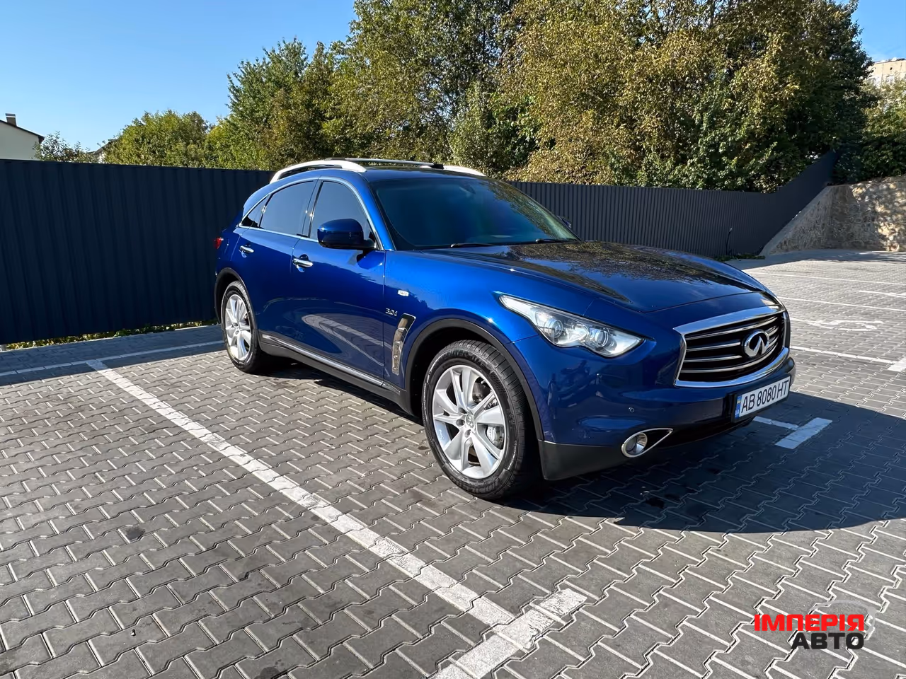 Infiniti QX70 - фото 1