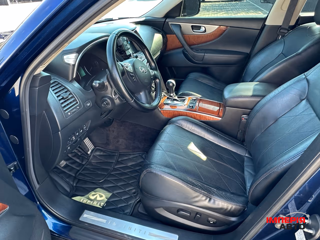 Infiniti QX70 - фото 6