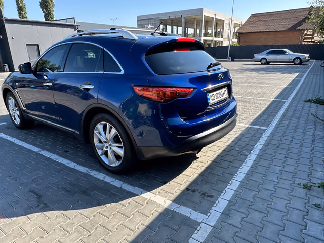 Infiniti QX70 - фото 4