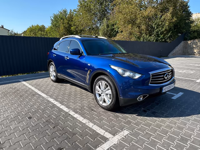 Infiniti QX70 - фото 1