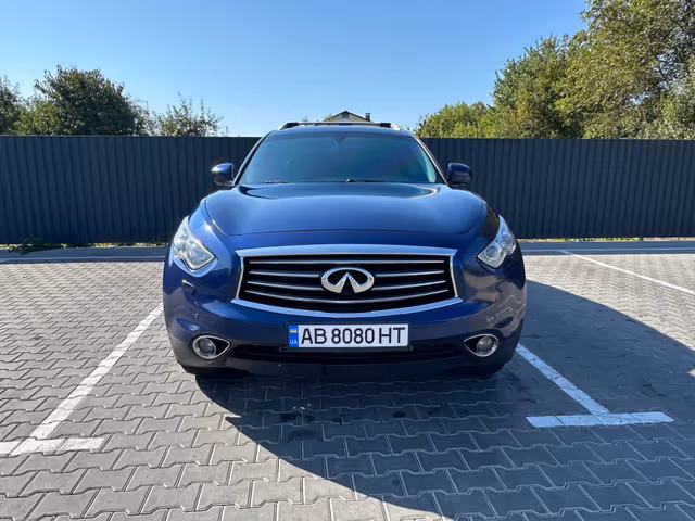 Infiniti QX70 - фото 2