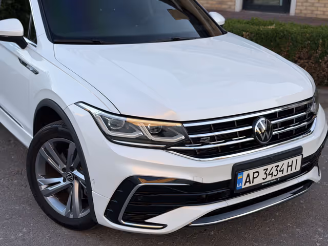 Volkswagen Tiguan - фото 2