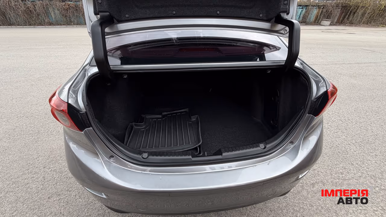 Mazda 3 - фото 9