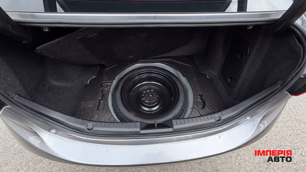 Mazda 3 - фото 10