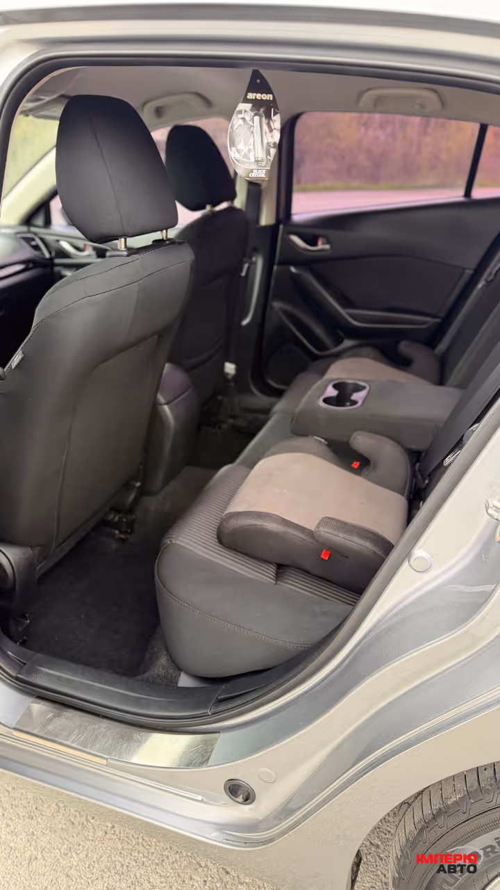 Mazda 3 - фото 7