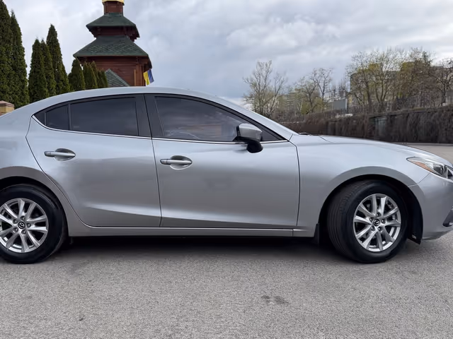 Mazda 3 - фото 4