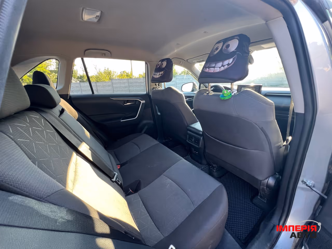 Toyota RAV4 - фото 12
