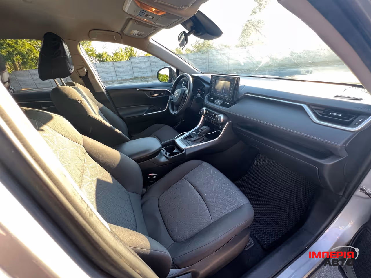 Toyota RAV4 - фото 11