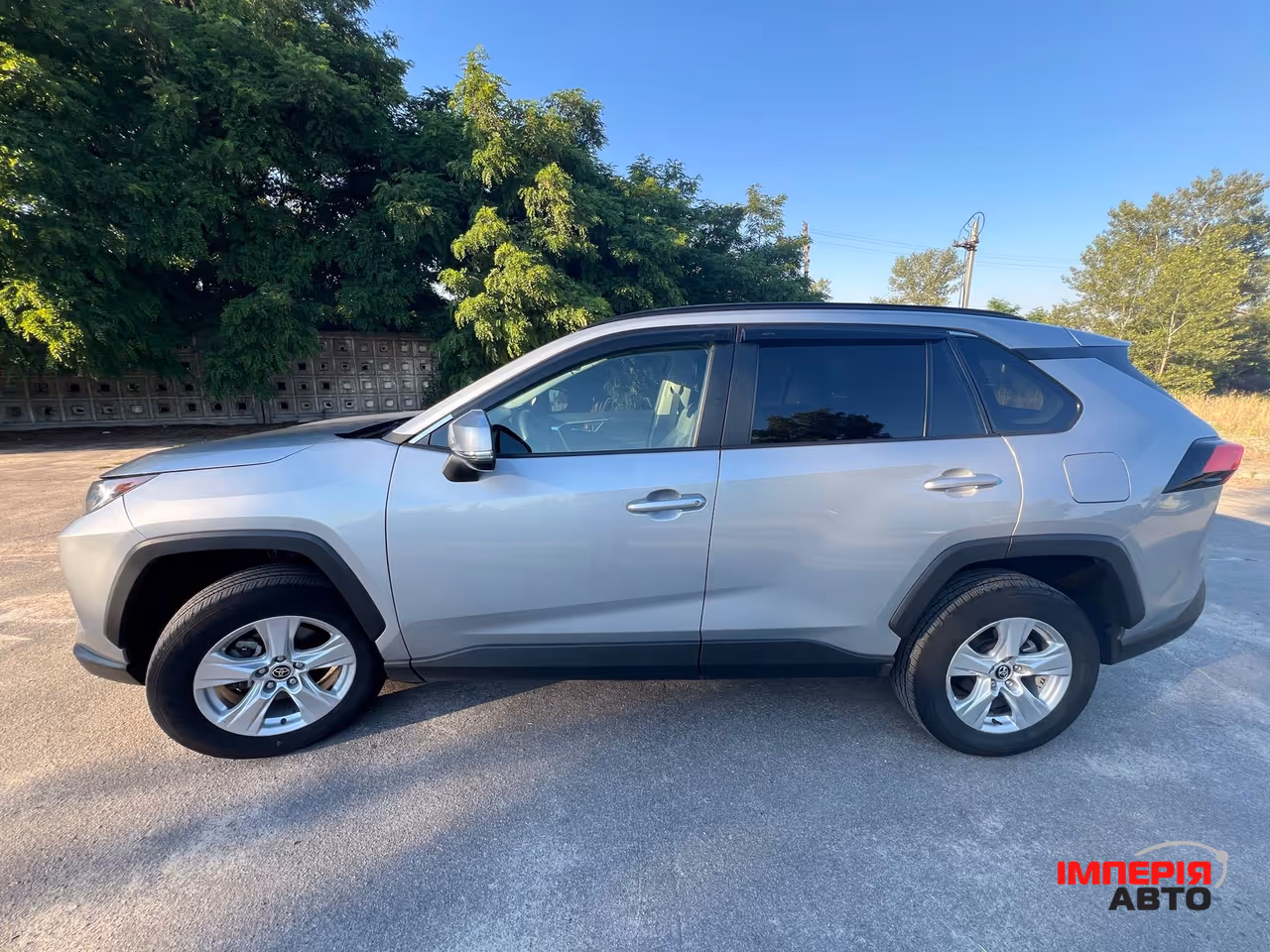 Toyota RAV4 - фото 4