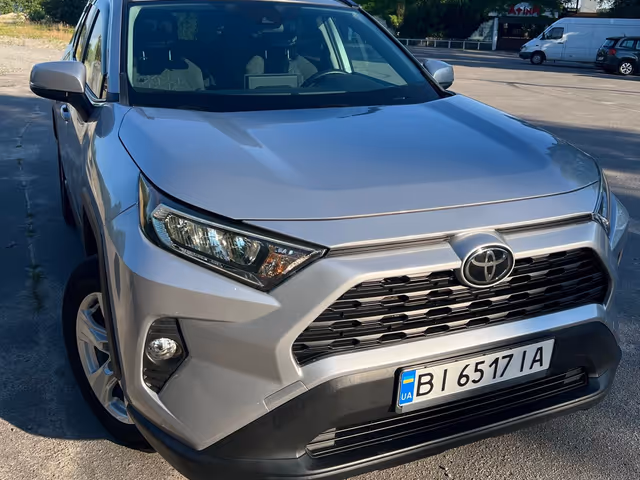 Toyota RAV4 - фото 2