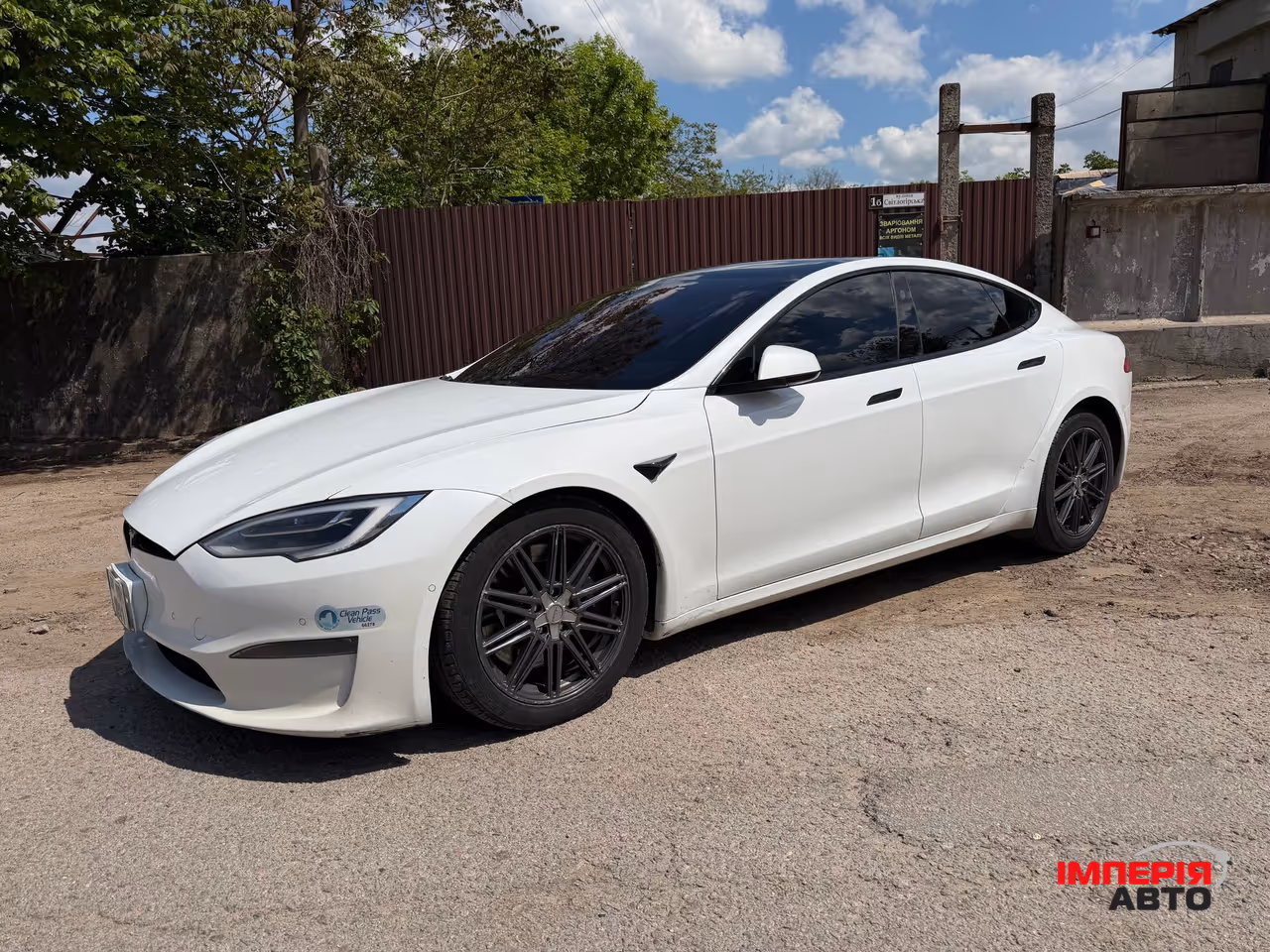 Tesla Model S - фото 1