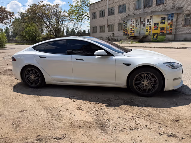 Tesla Model S - фото 4