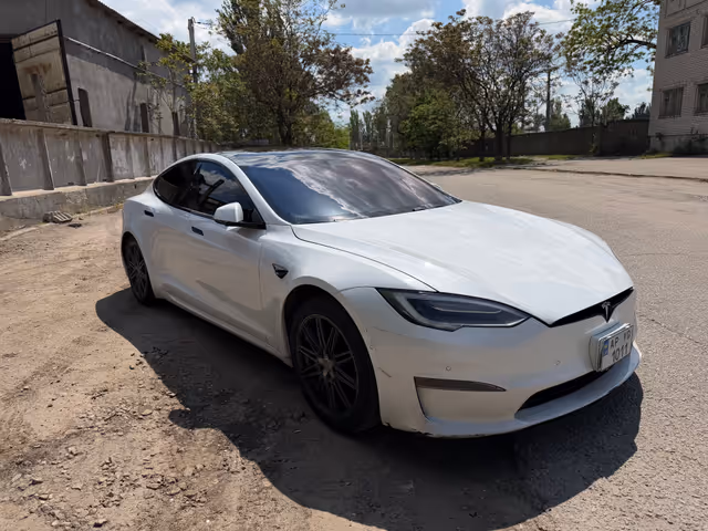 Tesla Model S - фото 3