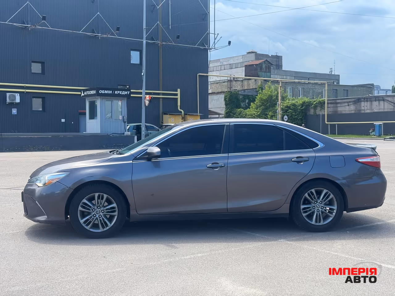 Toyota Camry - фото 2