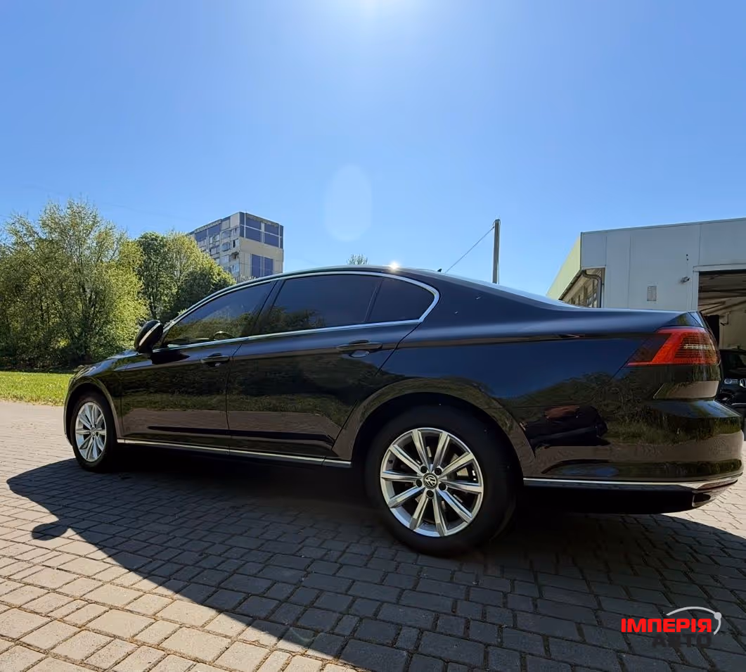 Volkswagen Passat - фото 6