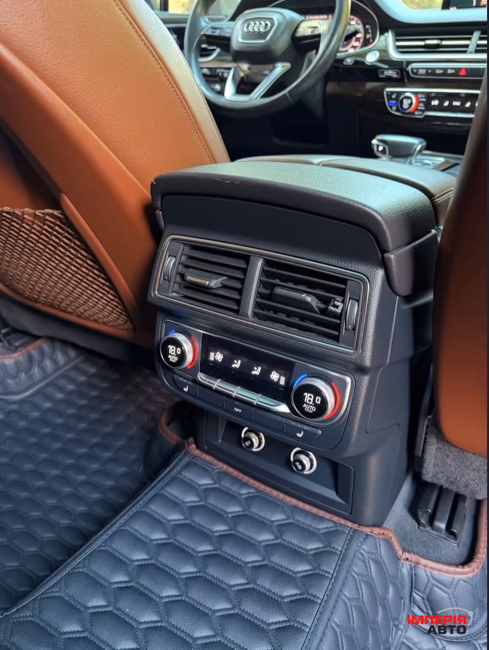 Audi Q7 - фото 16