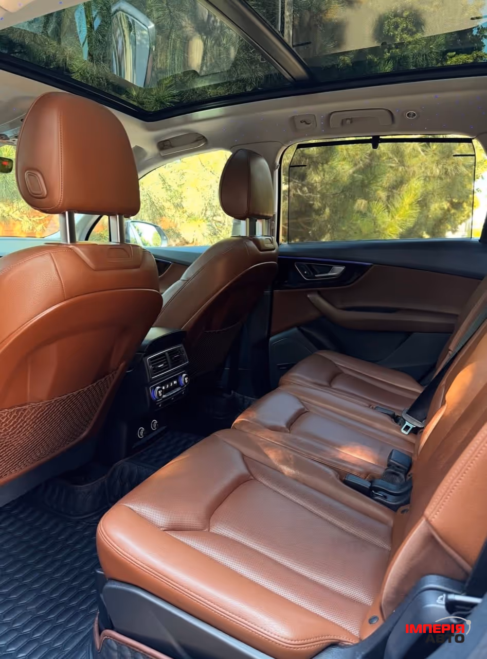 Audi Q7 - фото 12