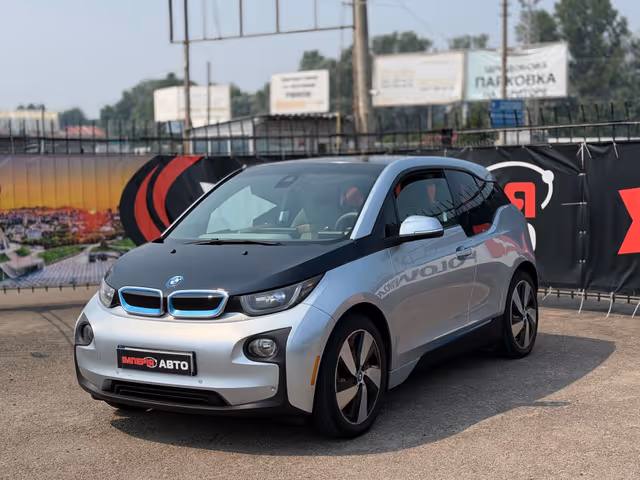 BMW i3 - фото 1