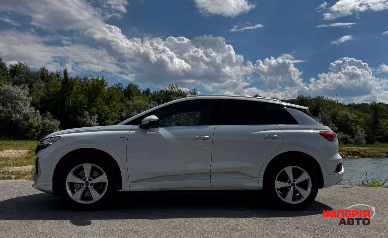 Audi Q4 e-tron - фото 1