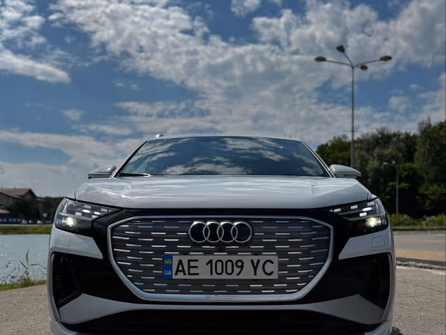 Audi Q4 e-tron - фото 2