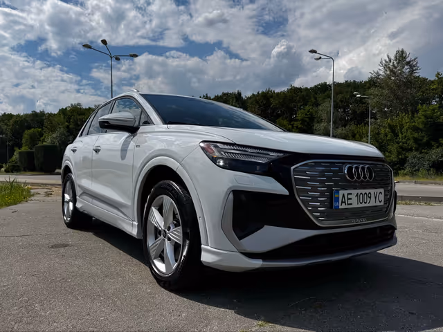 Audi Q4 e-tron - фото 4
