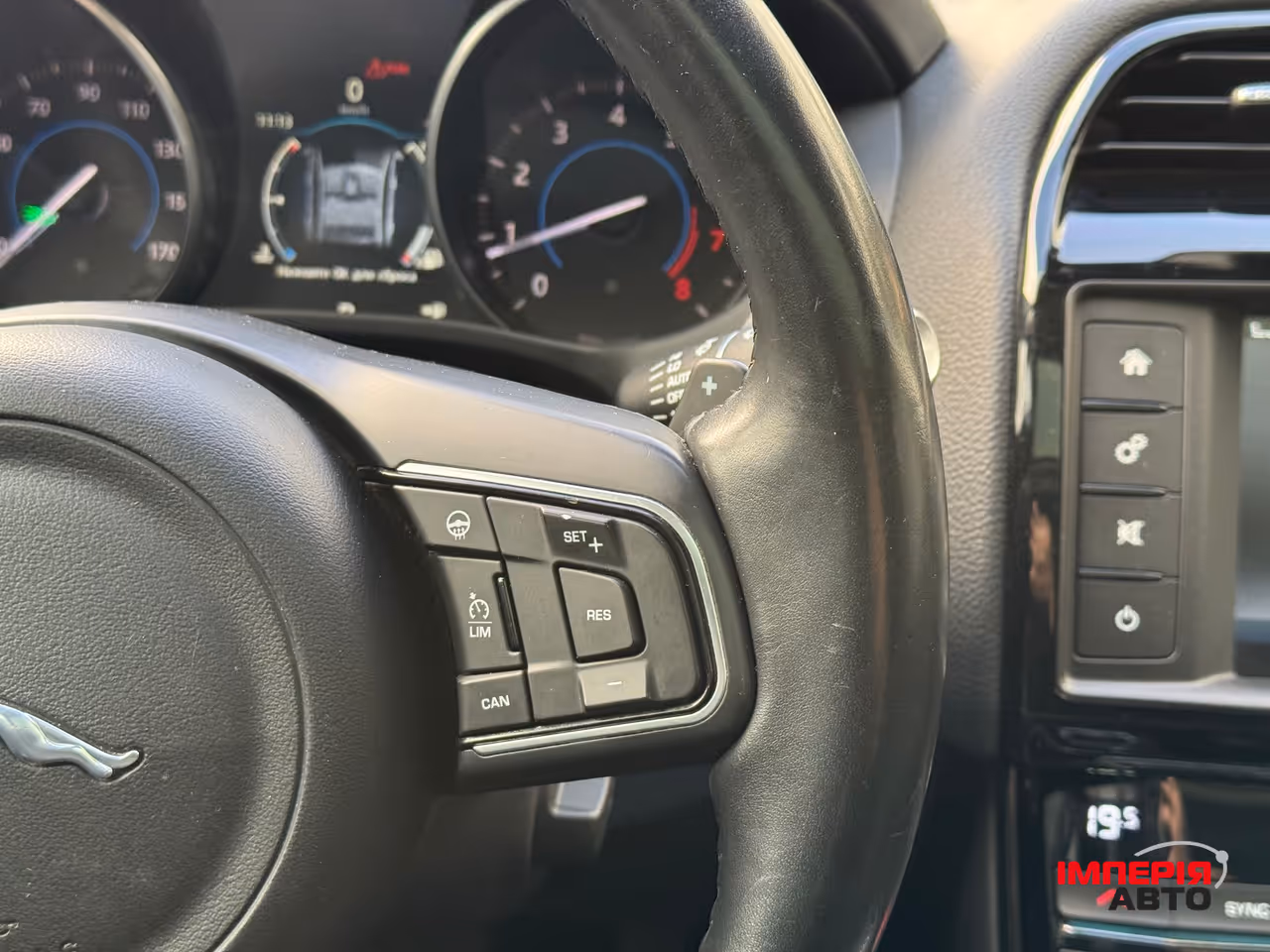 Jaguar XE - фото 44