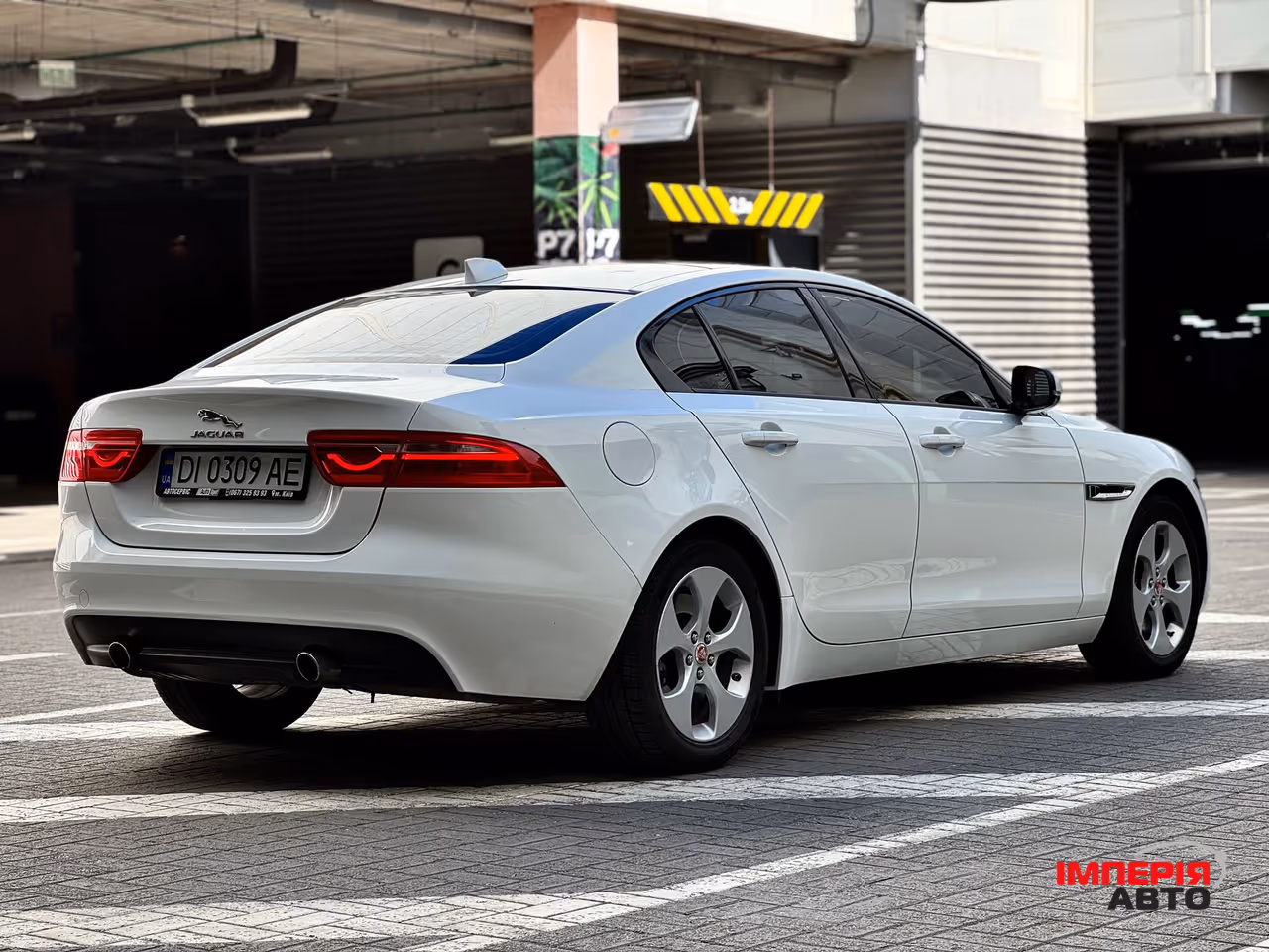 Jaguar XE - фото 17