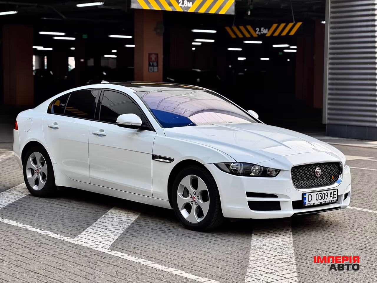 Jaguar XE - фото 10