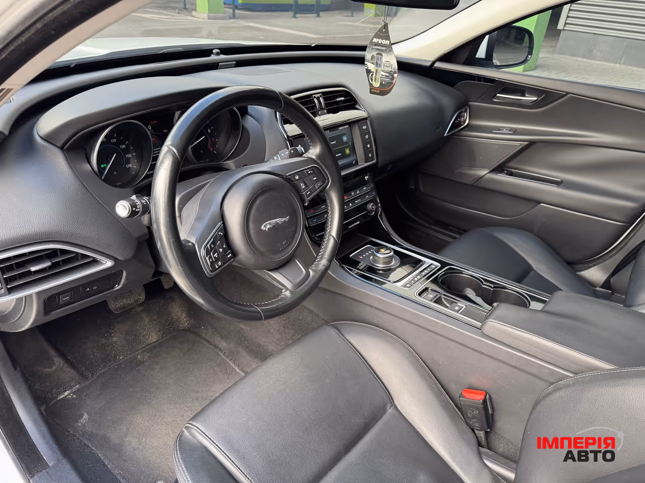 Jaguar XE - фото 5