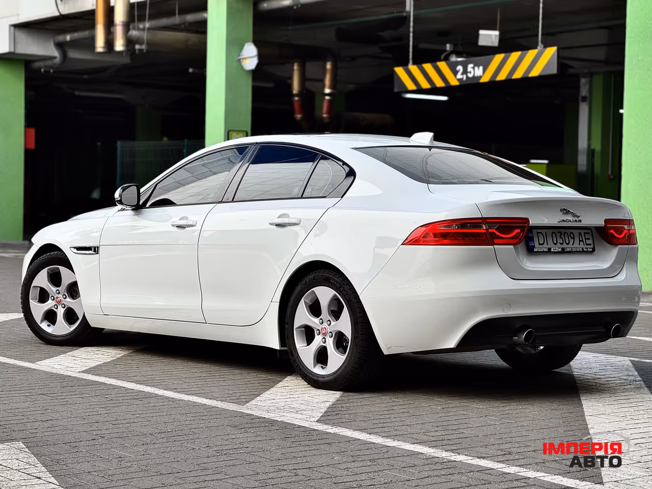 Jaguar XE - фото 36