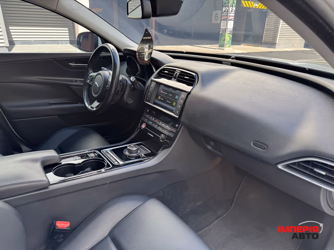 Jaguar XE - фото 56