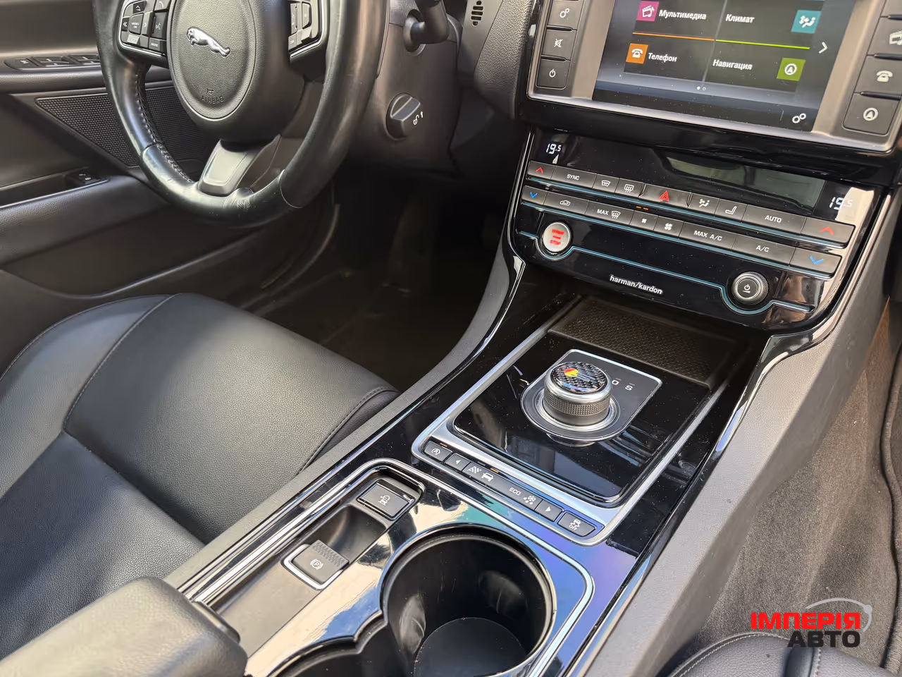 Jaguar XE - фото 62