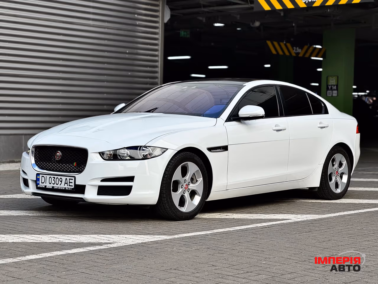 Jaguar XE - фото 11