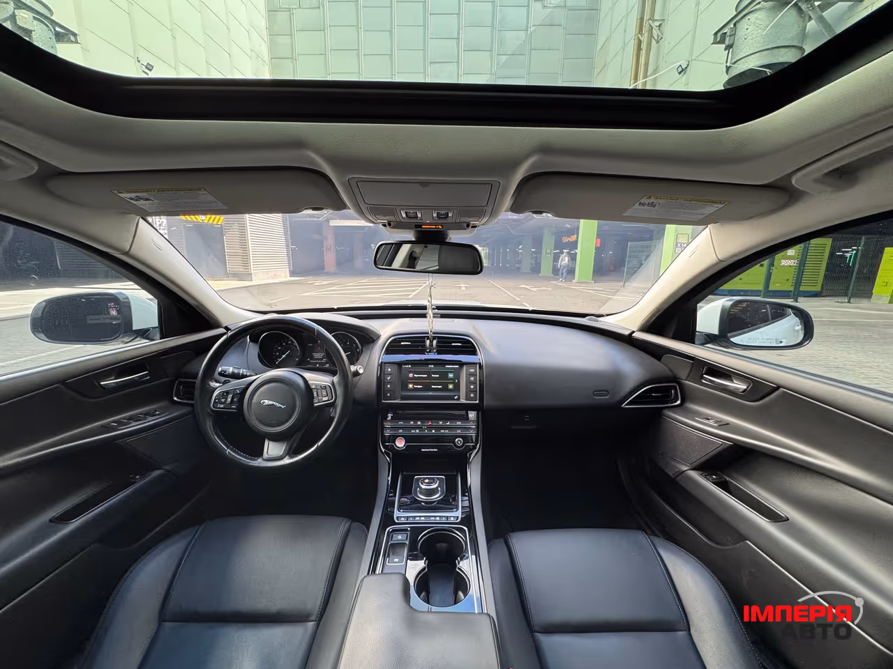 Jaguar XE - фото 8