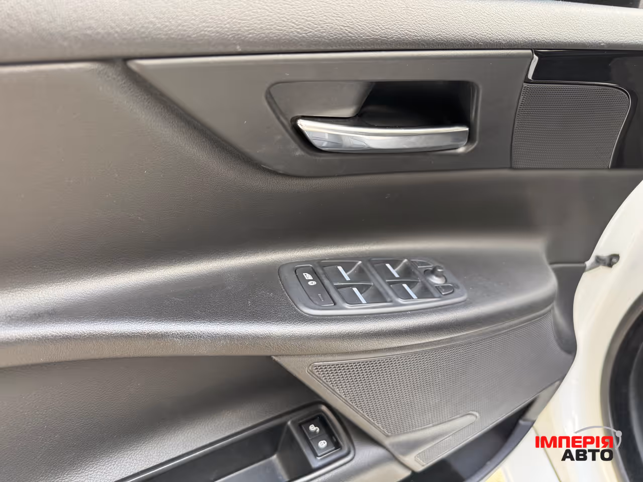 Jaguar XE - фото 40