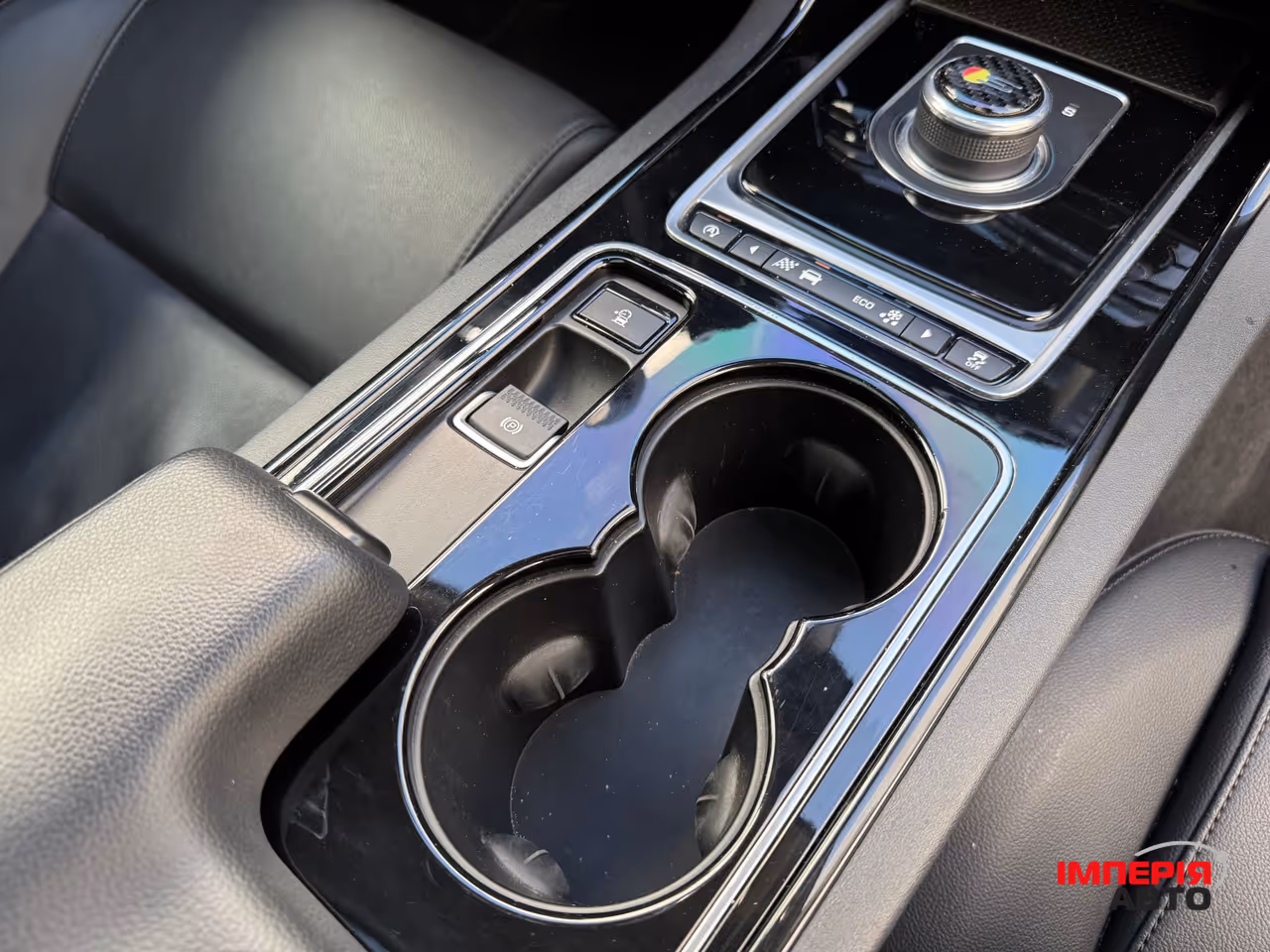 Jaguar XE - фото 57