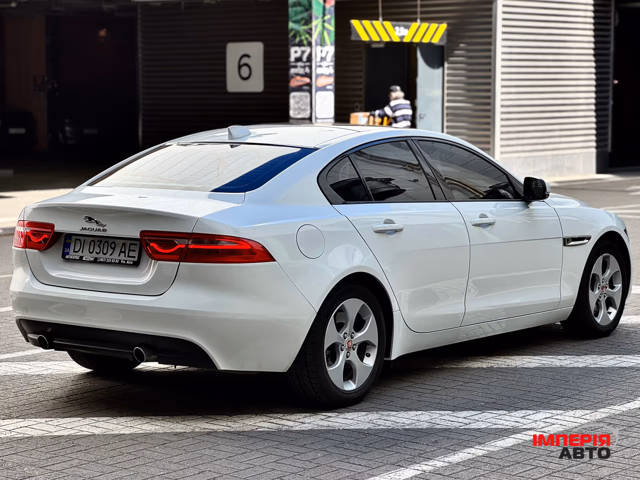 Jaguar XE - фото 18