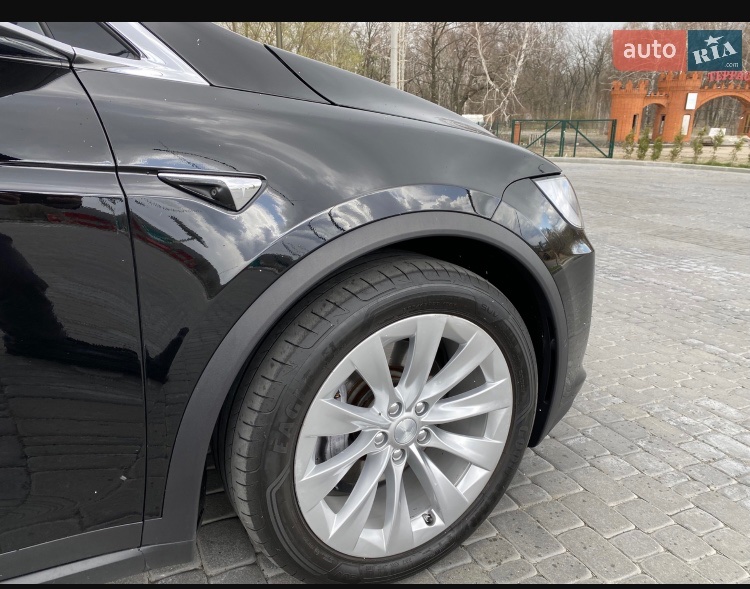 Tesla Model X - фото 3