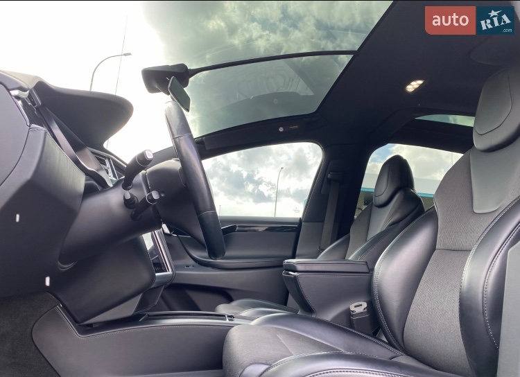 Tesla Model X - фото 18