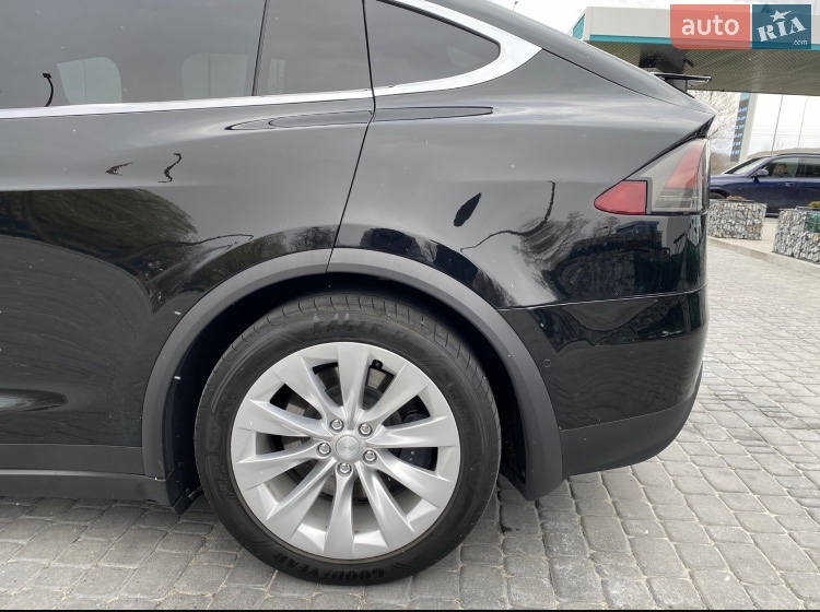 Tesla Model X - фото 15